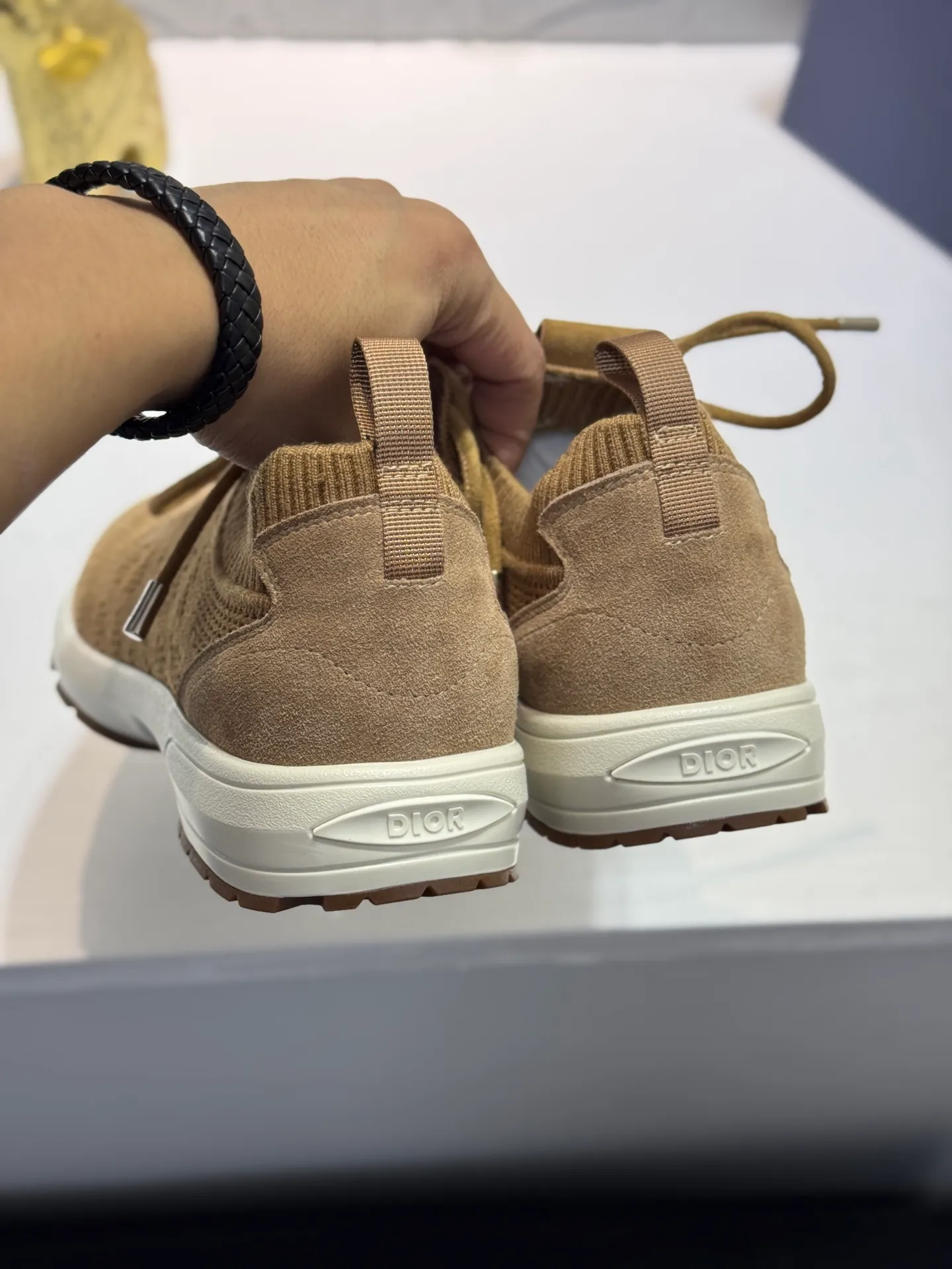 Men's shoes💰400【New style】🎠🎠Dior🔍Top purchasing agent🇮🇹 Di The new super-popular sneakers from the popular sneakers are synchronized with the new counters. The uppers are made of flying woven fabrics, and the logo logo on the tongue is perfectly reproduced with complex craftsmanship that is a must-have for fashionistas. The soles: the original soles are specially provided by the original factory, and the exclusive molded soles are super comfortable. The original factory orders, 🔍🔍multiple colors are available, you can go in and out of the counter at will, welcome to compare, a must-have for fashionable men. Code number: 38-44 (45 customized